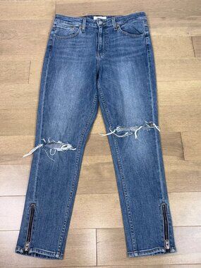 LEVIS women's  jeans size 30X27  LIKE NEW